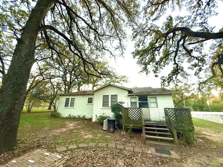 More Photos Of 9278 N Highway 77, Lexington Flex For Sale