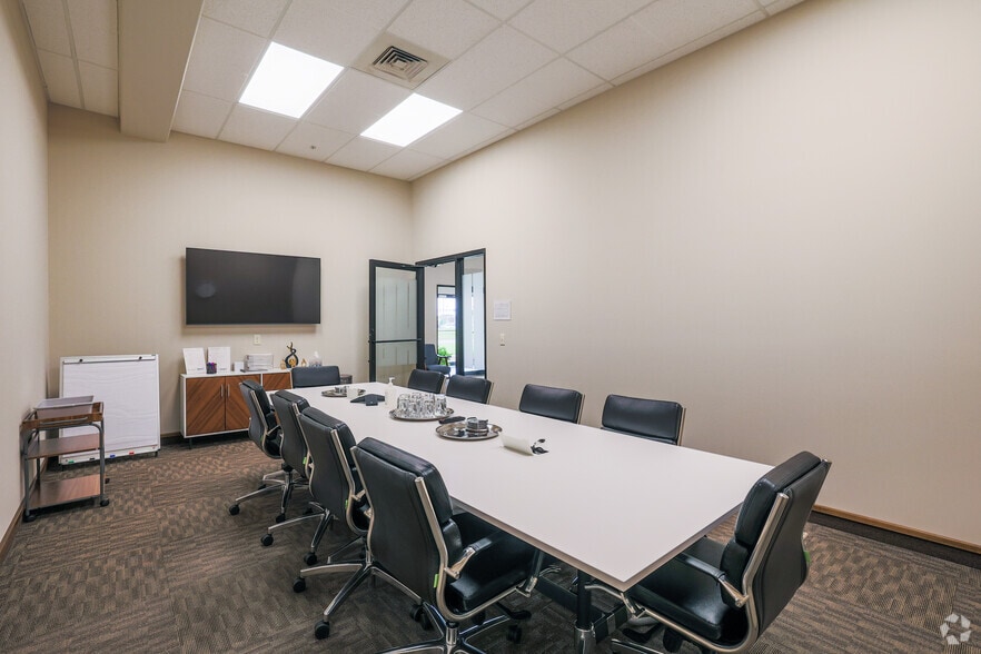 More Photos Of 1632 E 23rd Ave, Hutchinson Office For Lease