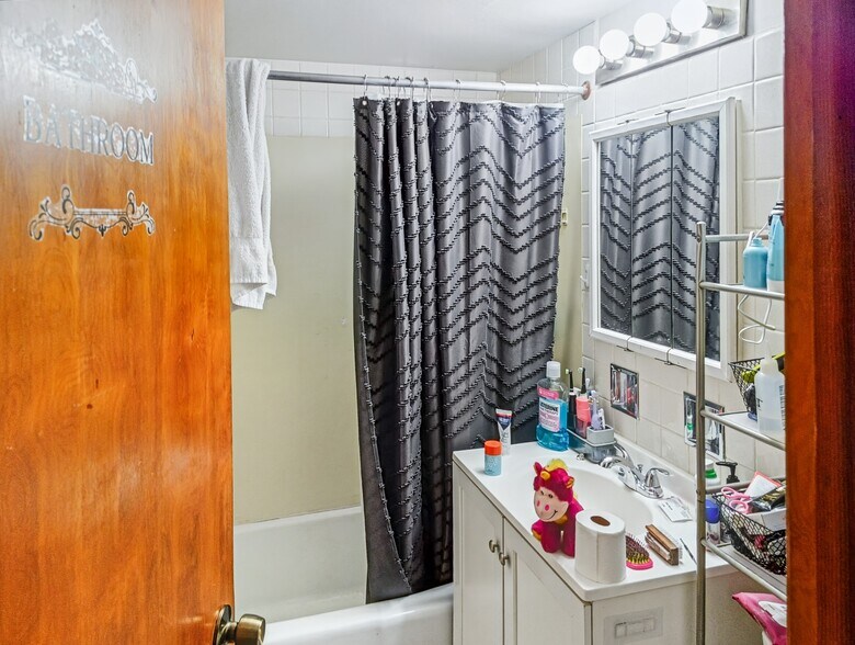 More Photos Of 9250 S Kedzie Ave, Evergreen Park Multifamily For Sale