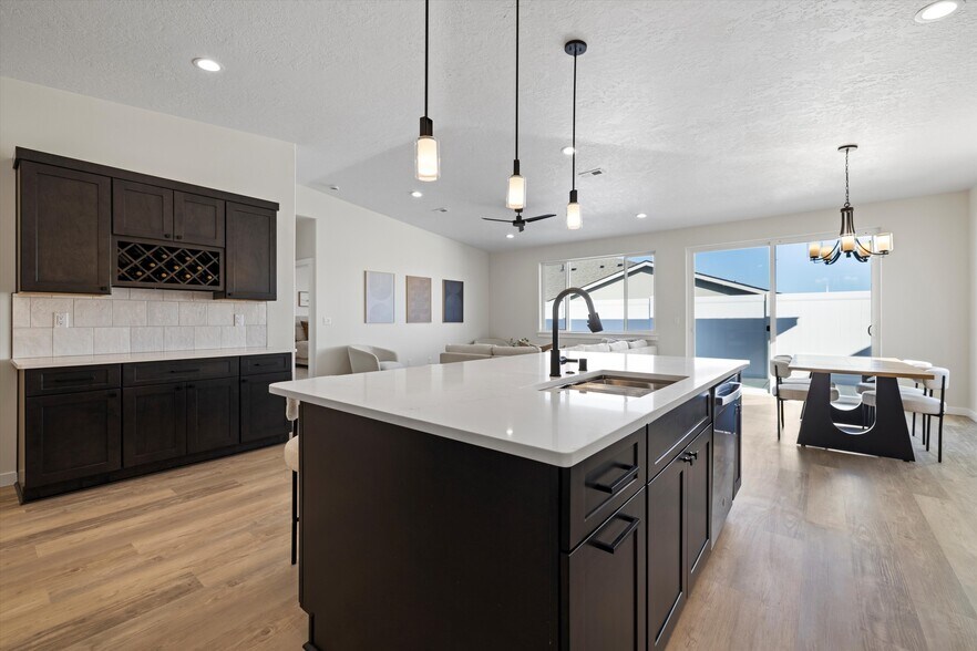 More Photos Of 1101-1109 Fairhaven Loop, Richland Apartments For Sale