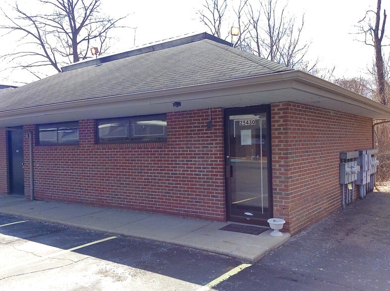 More Photos Of 25400-25430 Goddard Rd, Taylor Medical For Sale