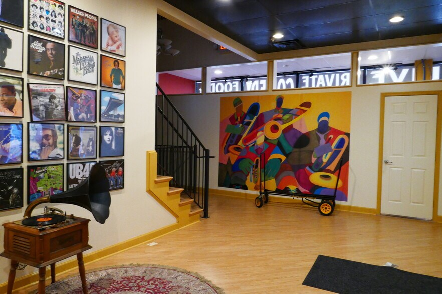 More Photos Of 9 N Loudoun St, Winchester Office For Sale