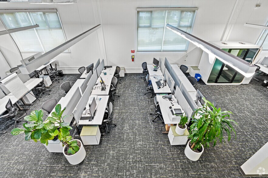 More Photos Of 699 Veterans Blvd, Redwood City Office For Lease