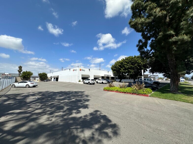 Primary Photo Of 421 E Cerritos Ave, Anaheim Warehouse For Sale