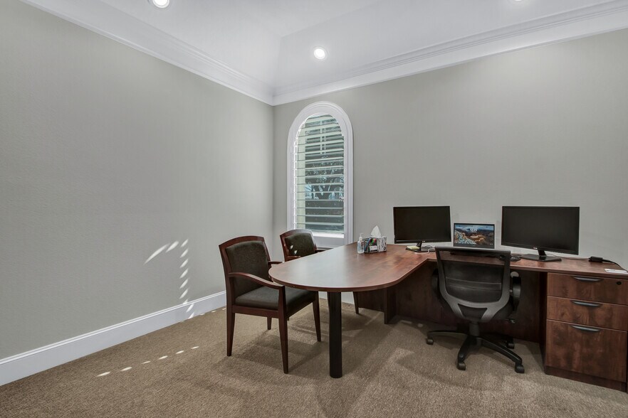 More Photos Of 12802 Willow Centre Dr, Houston Office For Sale