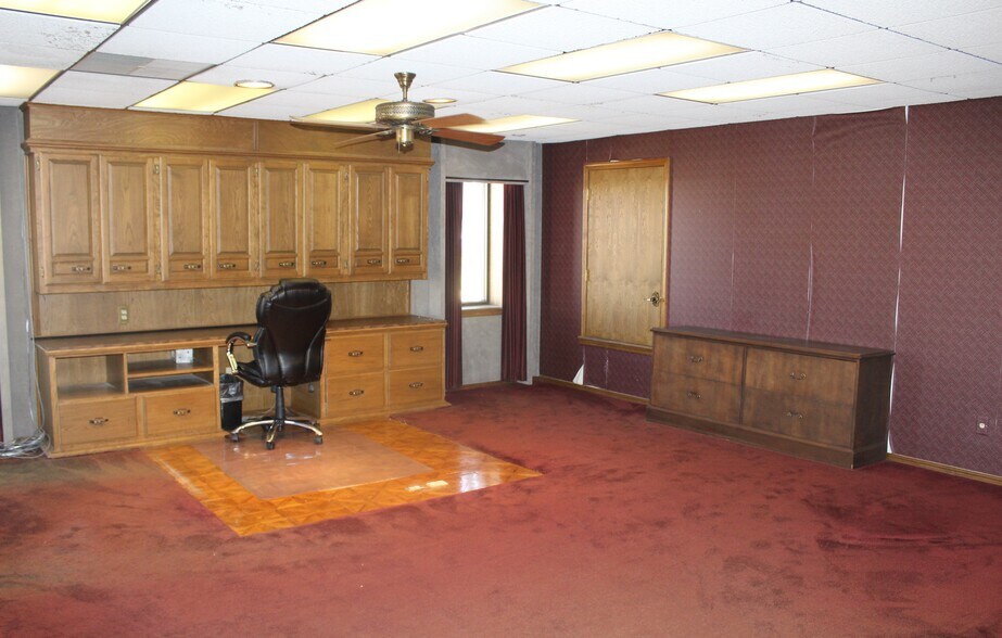 More Photos Of 4310 Oklahoma Ave, Woodward Distribution For Sale