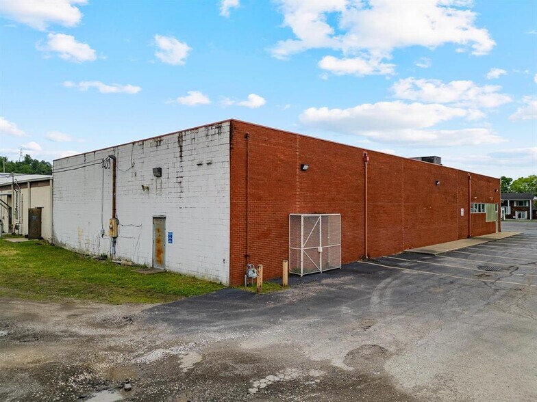 More Photos Of 411 Solida Rd, South Point Storefront For Sale