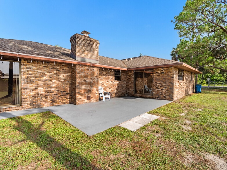 More Photos Of 6070 Minton Rd NW, Palm Bay Office For Sale