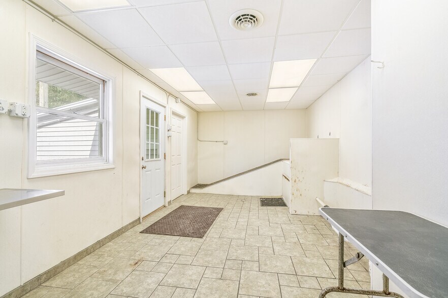 More Photos Of 503 E Russell Rd, Tecumseh Specialty For Sale