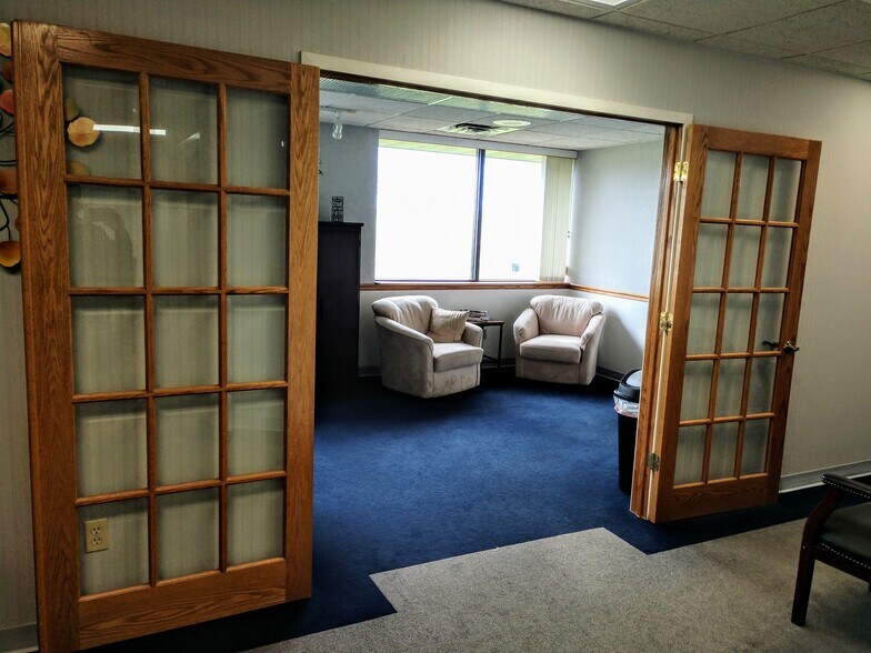More Photos Of 2804 Boilermaker Ct, Valparaiso Office For Sale
