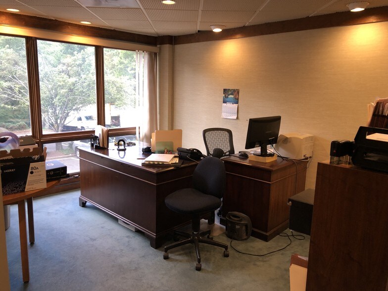 More Photos Of 10805 Main St, Fairfax Medical For Sale