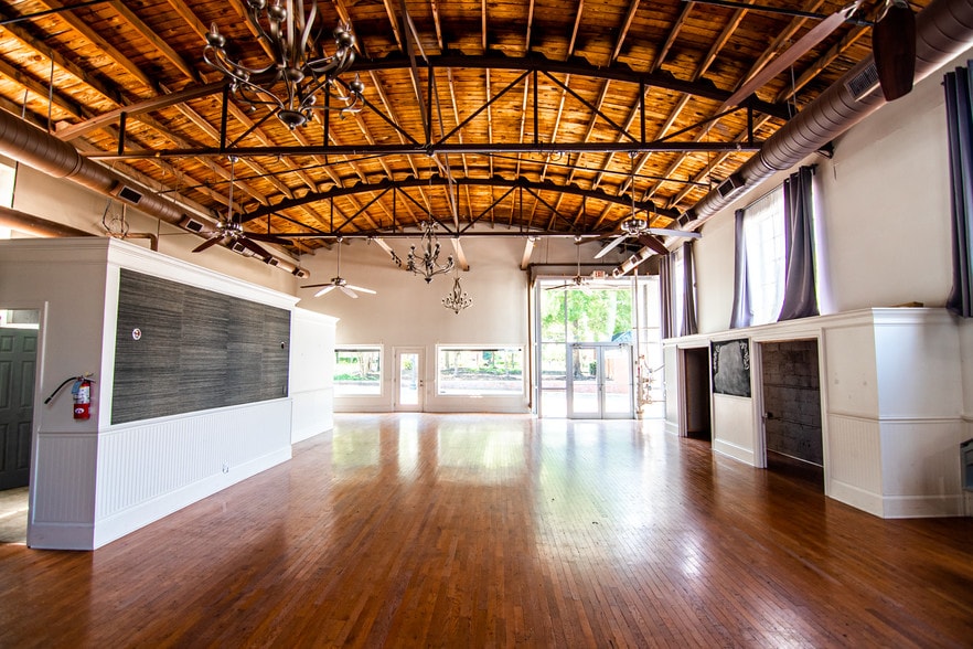 More Photos Of 118 W Vine St, Murfreesboro Freestanding For Sale