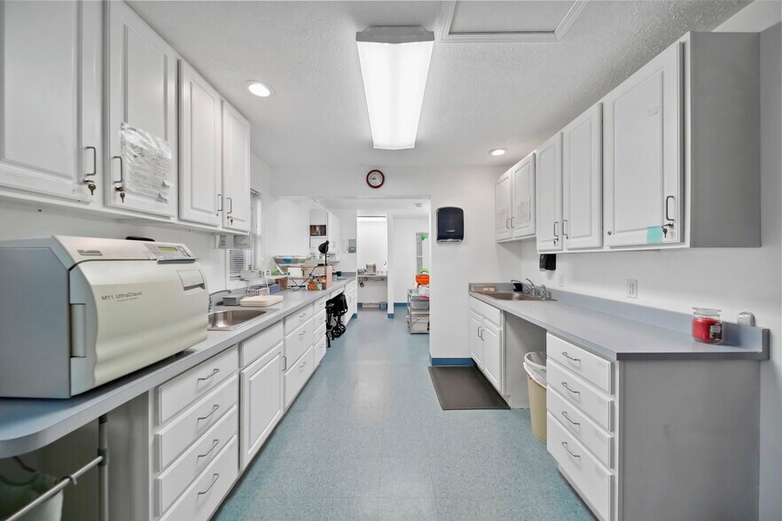 More Photos Of 3165 County Farm Rd, Jackson Medical For Sale