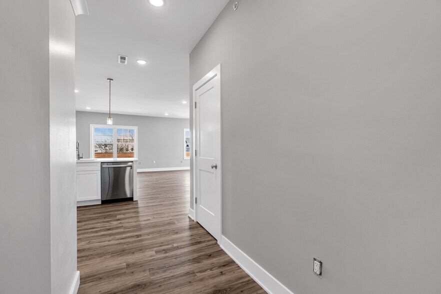 More Photos Of 33 Union Ave, Manasquan Apartments For Sale