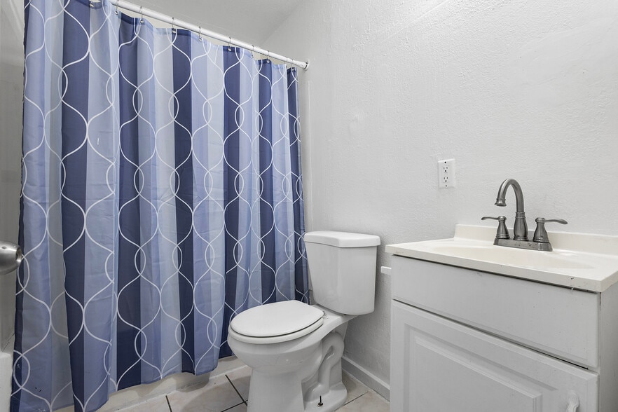 More Photos Of 5720 International Blvd, Oakland Hotel For Sale