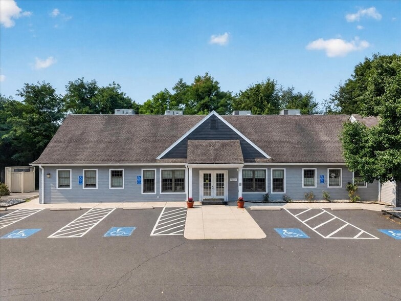 More Photos Of 147 Westbrook Rd, Essex Office For Sale