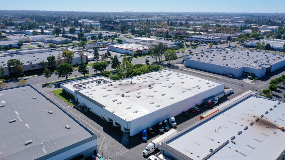 More Photos Of 3501 W Segerstrom Ave, Santa Ana Distribution For Lease