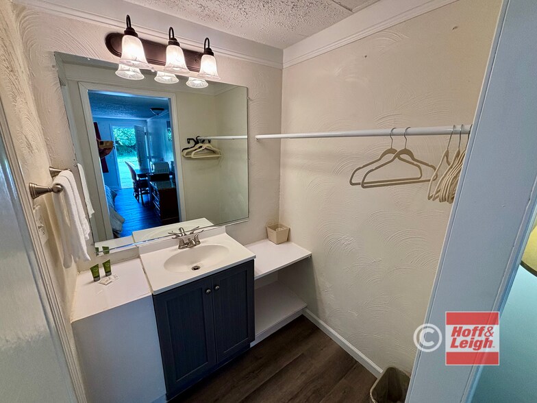 More Photos Of 2149 E Gill Rd, Port Clinton Hotel For Sale