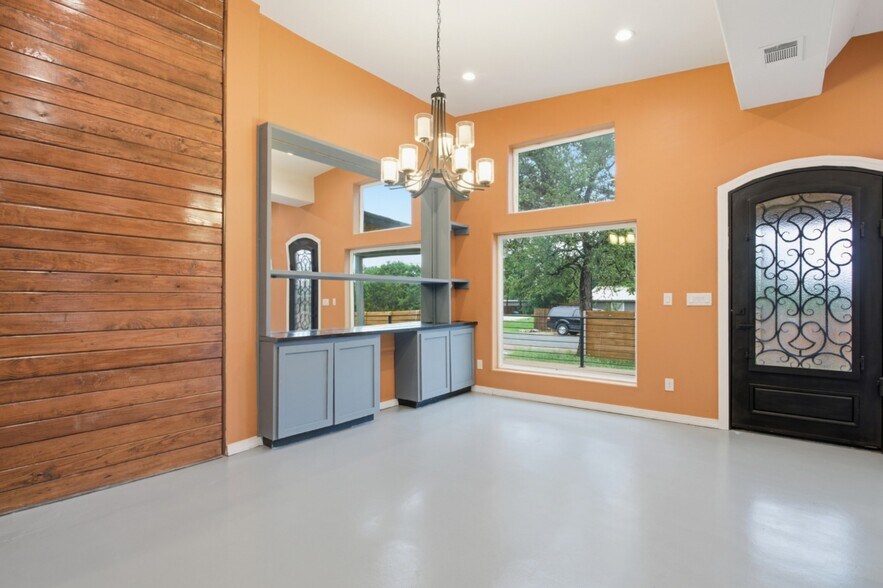 More Photos Of 17621 Stacey Ln, Lago Vista Lodge Meeting Hall For Lease