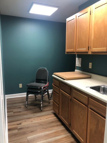 More Photos Of 1762 Metromedical Dr, Fayetteville Medical For Sale