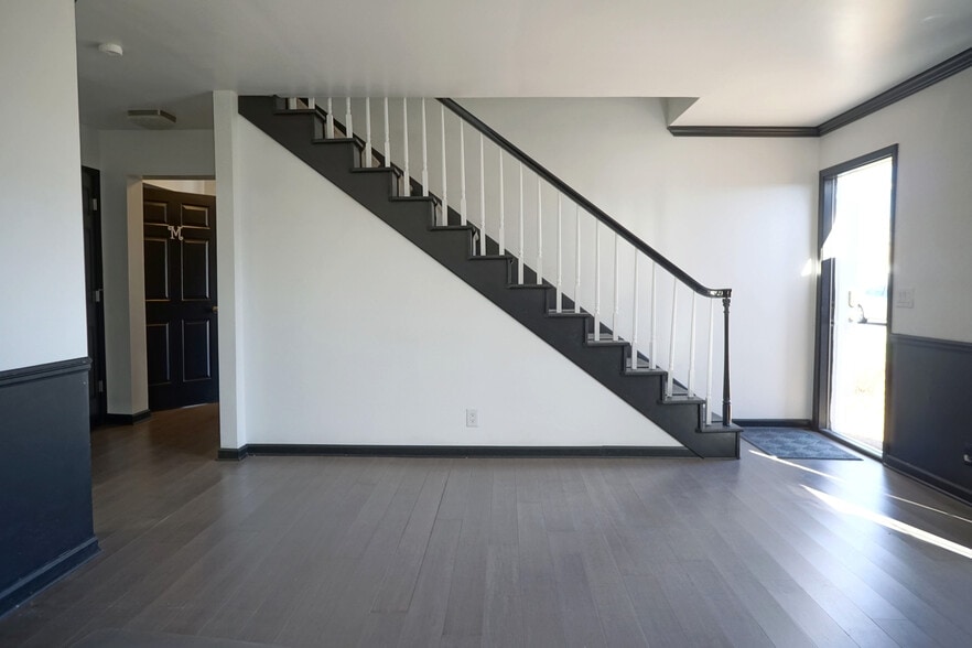 More Photos Of 114 Canfield Pl, Hendersonville Office For Sale