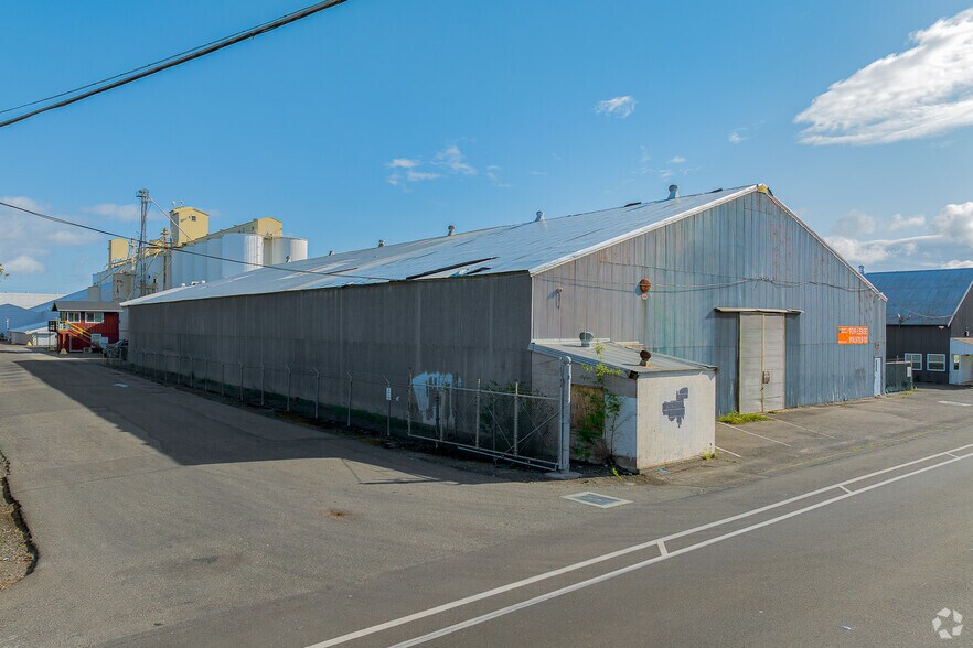 More Photos Of 1107-1111 Gibson Rd, Woodland Warehouse For Sale