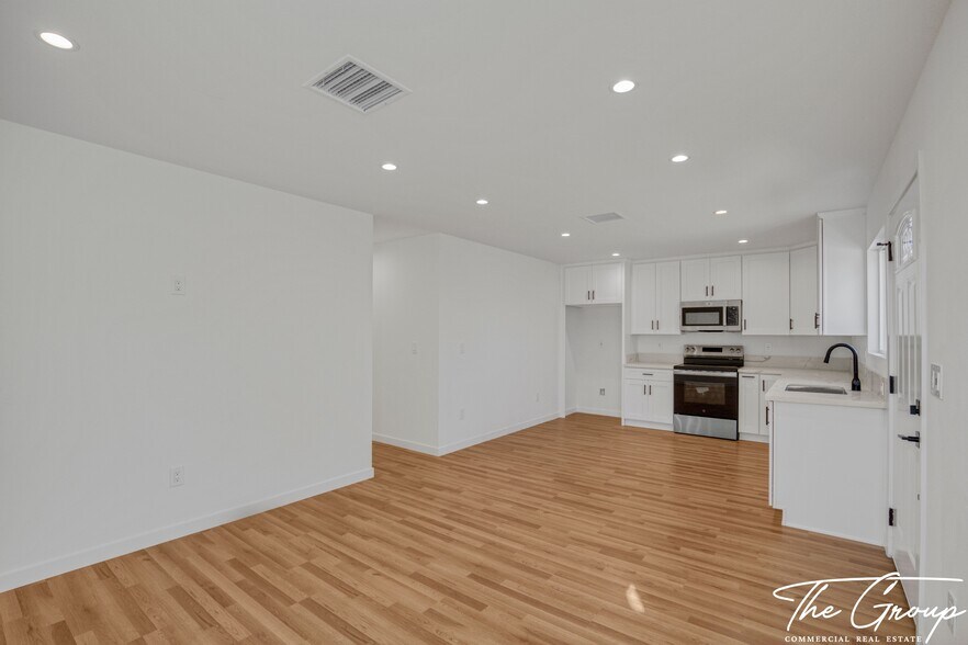 More Photos Of 856 W 47th St, Los Angeles Multifamily For Sale