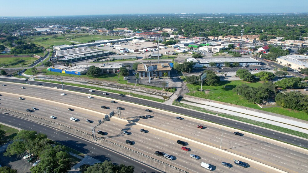 More Photos Of 6222 W Interstate 10, San Antonio Office For Sale