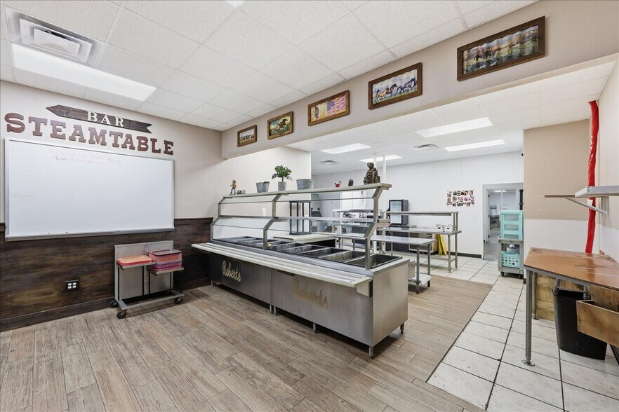 More Photos Of 3720 W Park Ave, Orange Flex For Sale