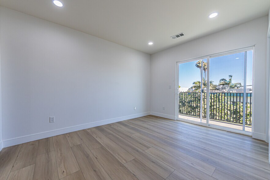 More Photos Of 5436 Romaine St, Los Angeles Apartments For Sale