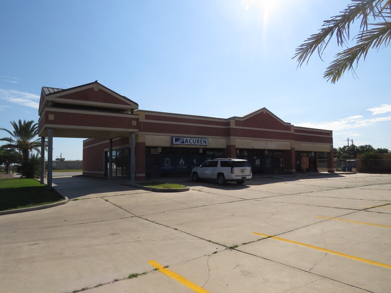 More Photos Of 1205-1211 W Austin St, Port Lavaca Office For Sale