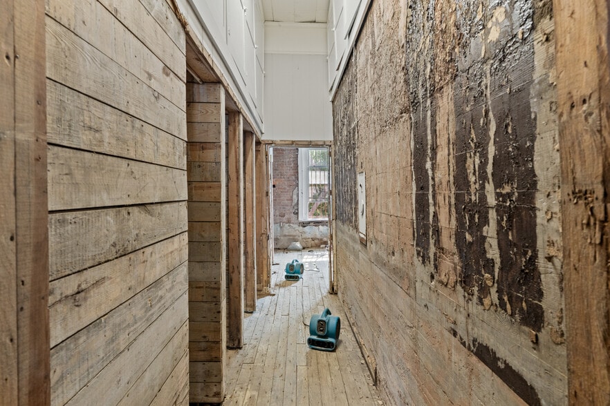 More Photos Of 101 St Clair St, Frankfort Loft Creative Space For Sale