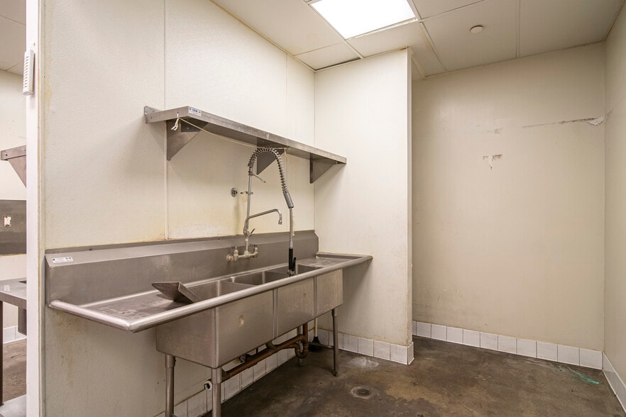 More Photos Of 580 N Atlantic Blvd, Monterey Park Apartments For Lease