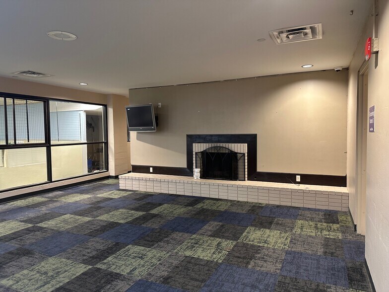 More Photos Of 222 N 44th St, Lincoln Freestanding For Sale