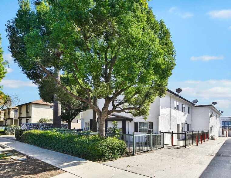 More Photos Of 1425 W Stoneridge Ct, Ontario Apartments For Sale