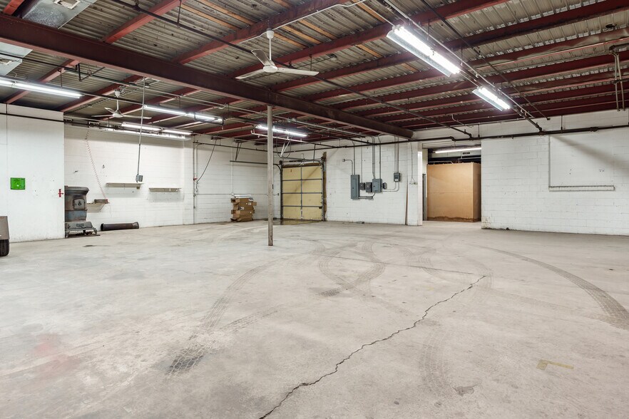 More Photos Of 3944 Auburn St, Rockford Industrial For Sale