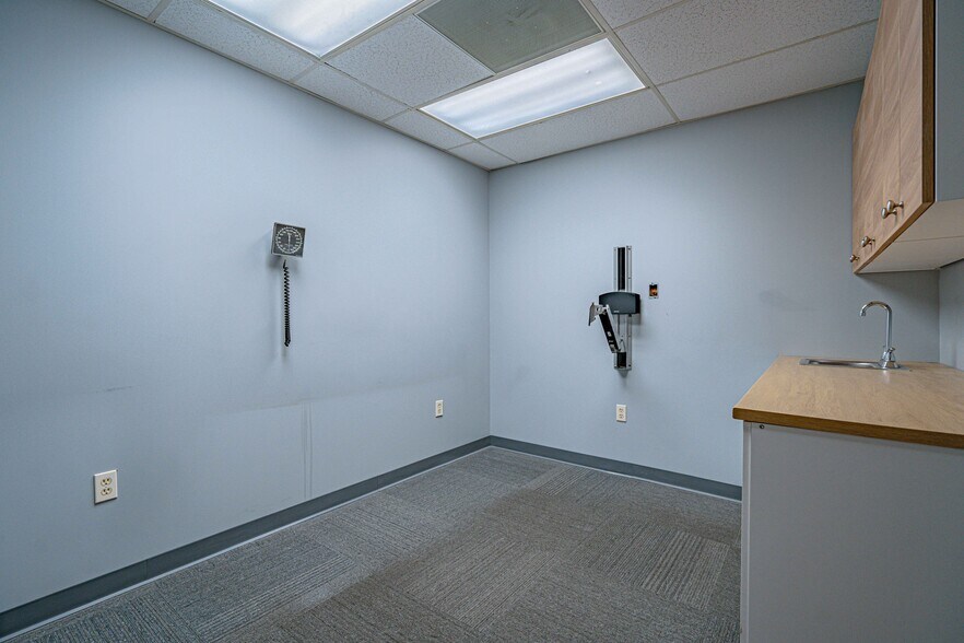 More Photos Of 2428 Walbert Ave, Allentown Flex For Lease