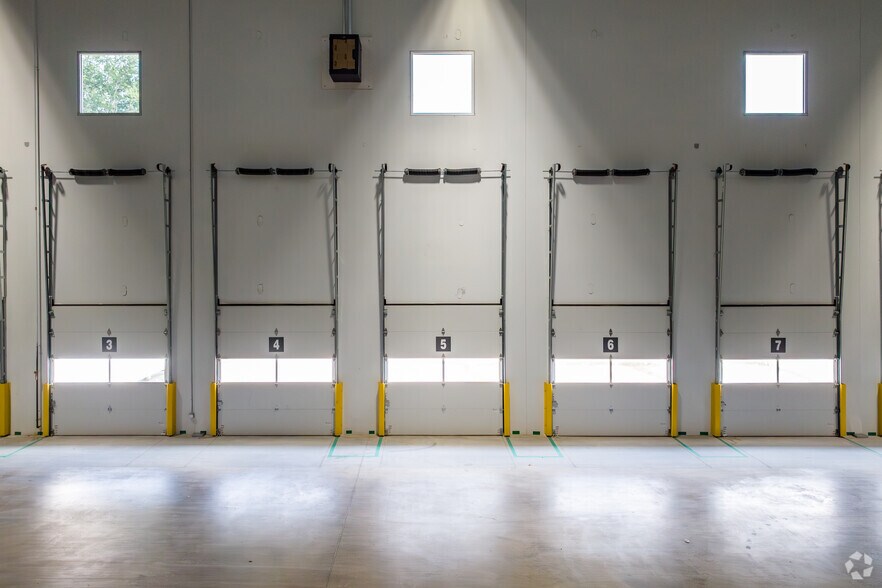 More Photos Of 545 Lake Careco Rd, Austell Distribution For Lease