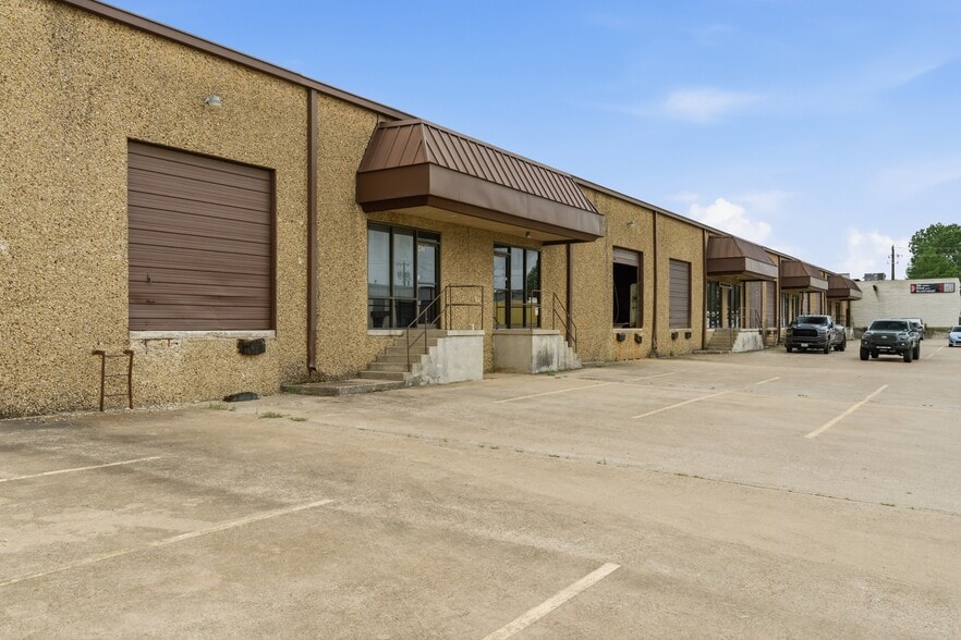 More Photos Of 2457 NW Dallas St, Grand Prairie Light Distribution For Sale