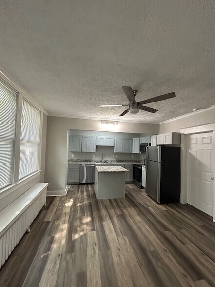 More Photos Of 549 Logan St SE, Grand Rapids Apartments For Sale