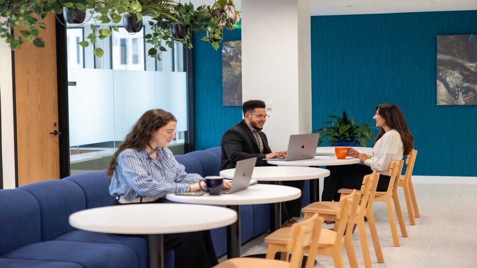 More Photos Of One Embarcadero Ctr, San Francisco Coworking Space