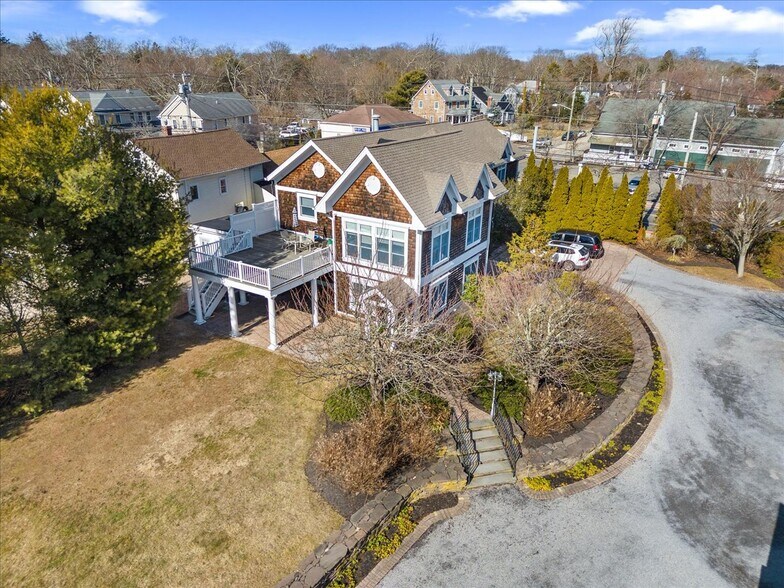 More Photos Of 584 Middle Rd, Bayport Storefront Retail Residential For Sale