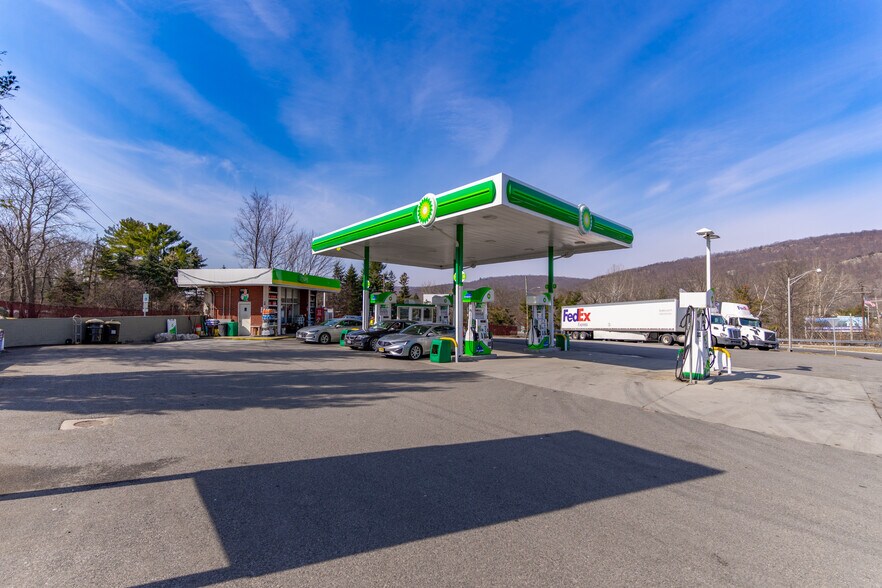 More Photos Of 144 State Route 17, Mahwah Service Station For Sale