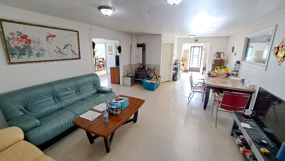 More Photos Of 31 Nelson St, Campbellford Recycling Center For Sale