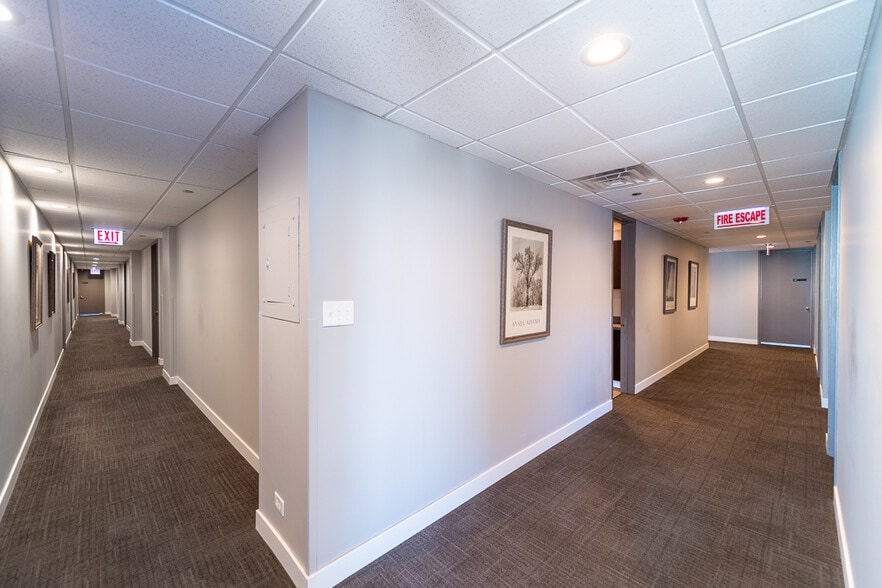 More Photos Of 180 N Michigan Ave, Chicago Office For Lease