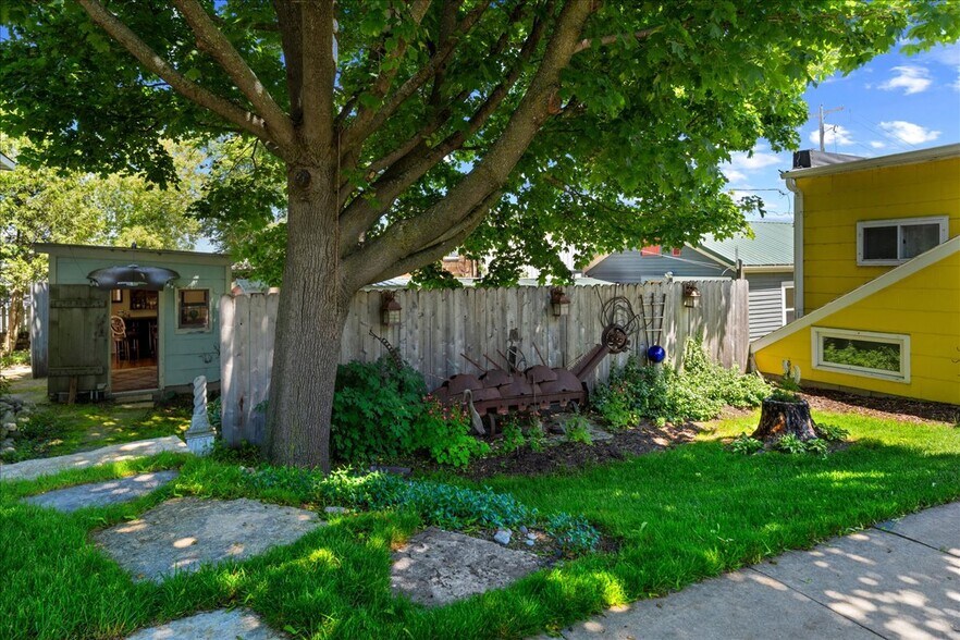 More Photos Of 517 Milwaukee St, Kewaunee General Retail For Sale