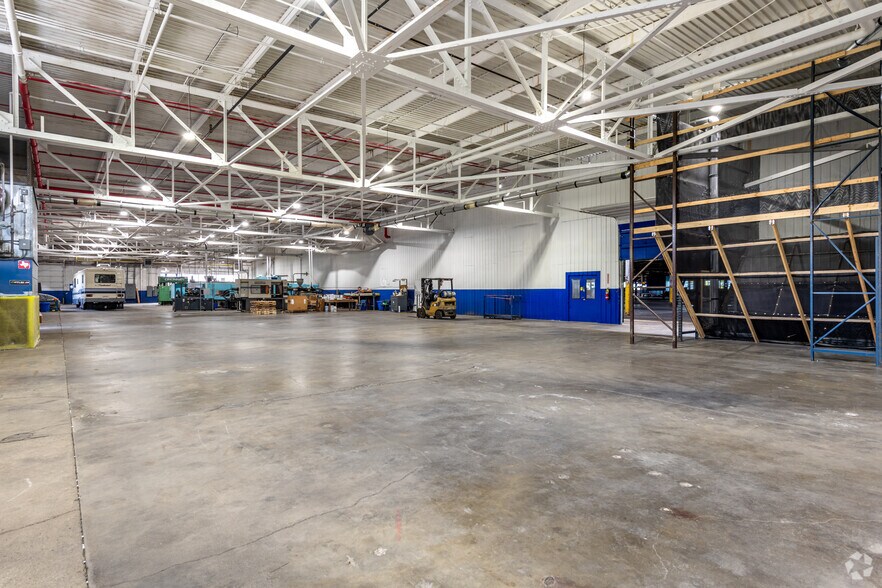 More Photos Of 225 Hubbard Rd, Youngstown Warehouse For Lease