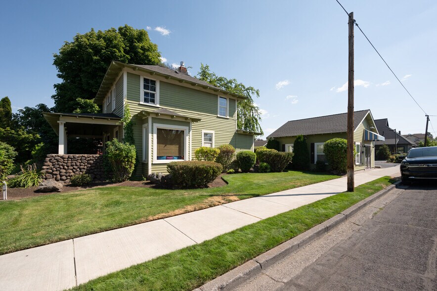 More Photos Of 636 NW Cedar Ave, Redmond Office For Lease