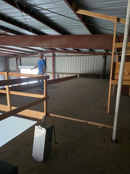 More Photos Of 1942 Dana Dr, Fort Myers Warehouse For Lease