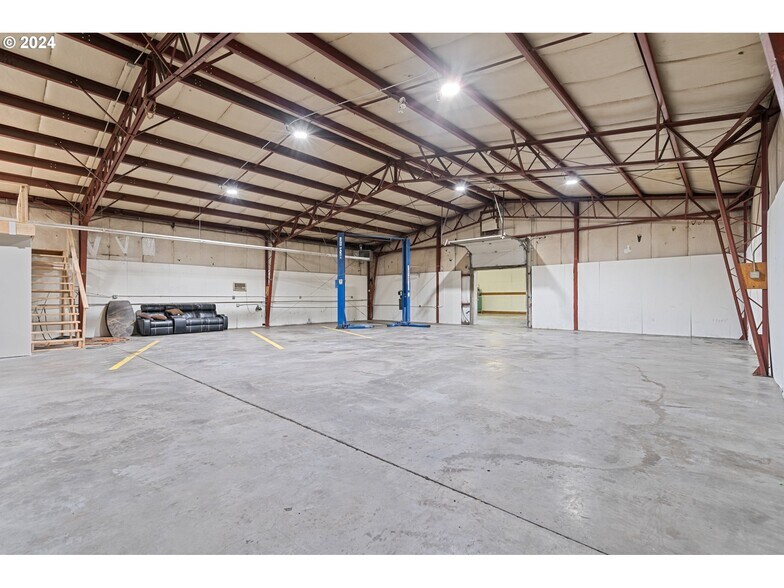 More Photos Of 1845 N 1st Pl, Hermiston Warehouse For Sale